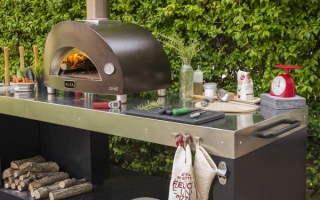 one-wood-fired-oven-with-multifunctional-base-1200x750