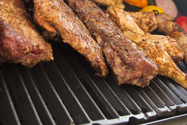 Nettoyer le barbecue : conseils pour la grille & autres