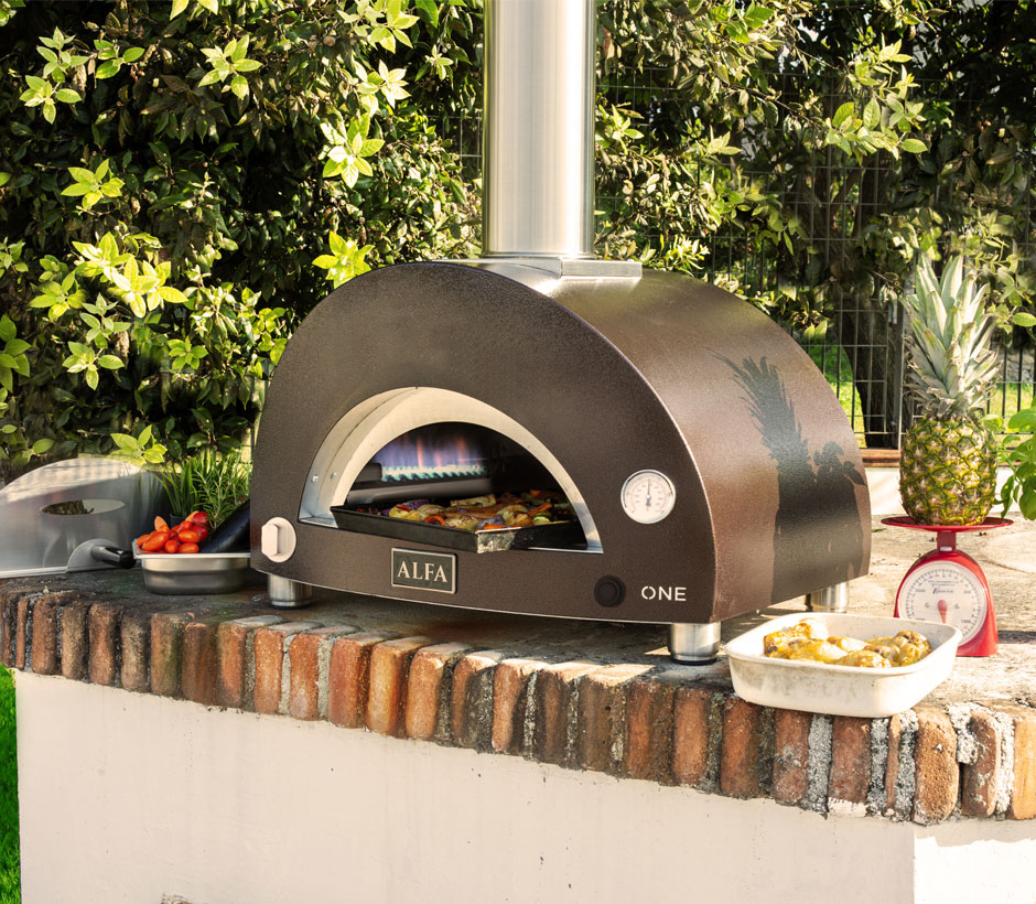 Comment enfourner une pizza dans un four à bois ? - Fargau