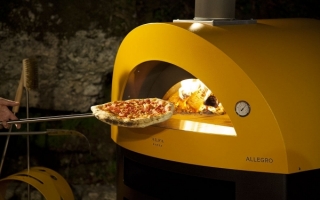 cooking-pizza-wood-fired-pizza-oven-allegro-yellow-color-1200x750